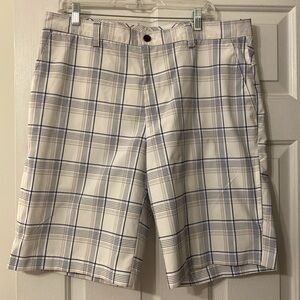 Izod golf shorts